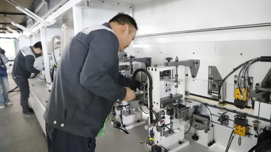 港南区博易特智能家居产业园设备安装进入冲刺阶段，普通机械设备安装服务是关键一环